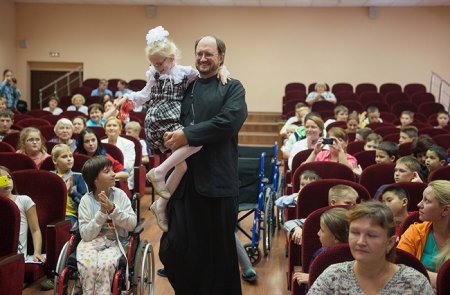 В городе прошел праздник Дня знаний «В больницах тоже учатся», который проводит Правительство при поддержке Санкт-Петербургского Детского хосписа для пациентов детских городских больниц